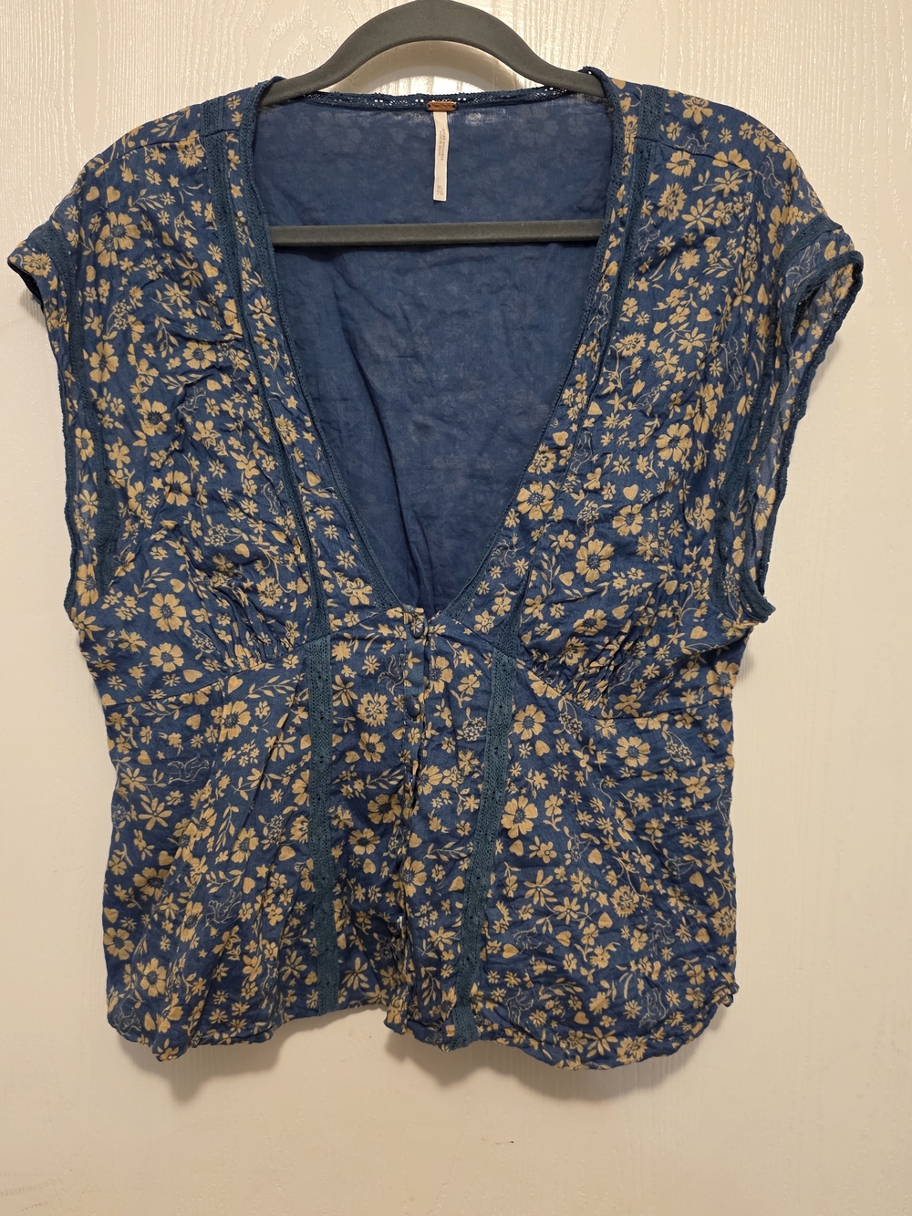Free People Boho Blue Floral V-Neck Cap Sleeve Blouse